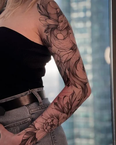 Varya Romanchyk tattoo 010