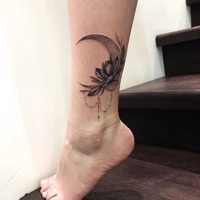 Varya Romanchyk tattoo 012