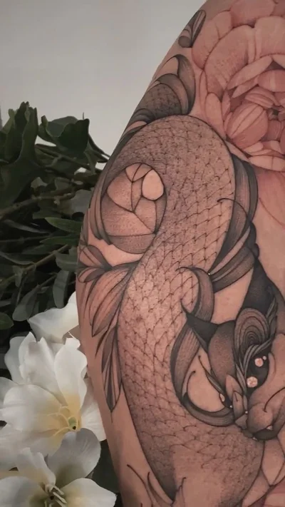 Varya Romanchyk tattoo 018