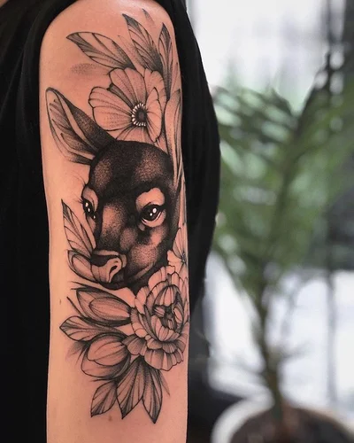 Varya Romanchyk tattoo 021