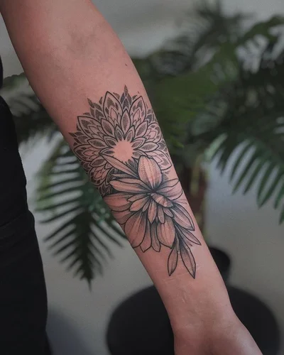 Varya Romanchyk tattoo 023