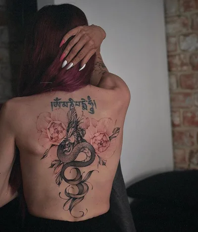 Varya Romanchyk tattoo 031