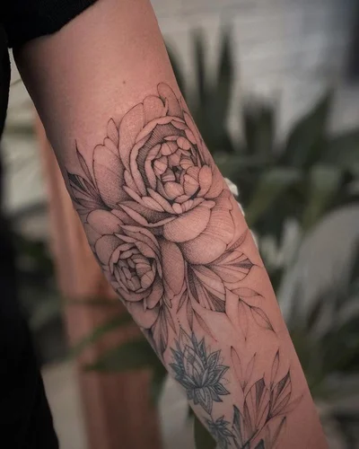 Varya Romanchyk tattoo 035