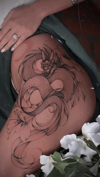 Varya Romanchyk tattoo 044