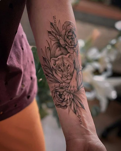 Varya Romanchyk tattoo 046