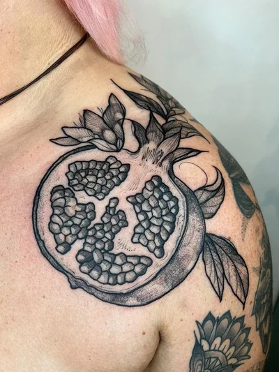 Vera Ickler tattoo 049