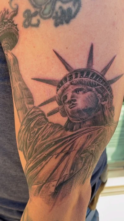 Veronica Hahn tattoo 026