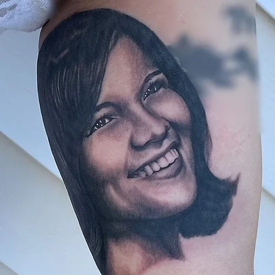 Veronica Hahn tattoo 036