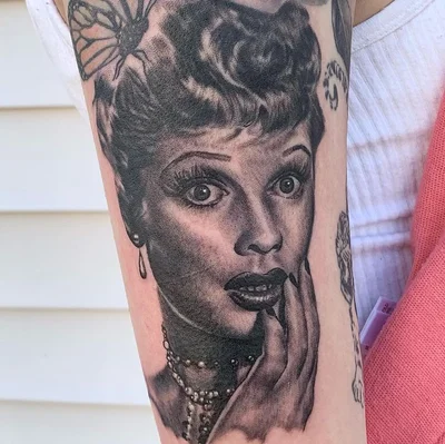 Veronica Hahn tattoo 041