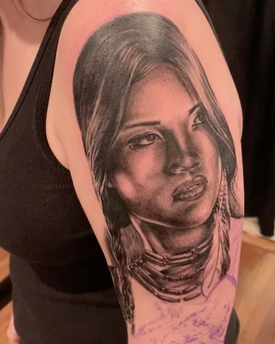 Veronica Hahn tattoo 043