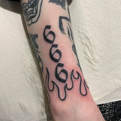Vicky Morgan tattoo 020