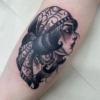 Vicky Morgan tattoo 021