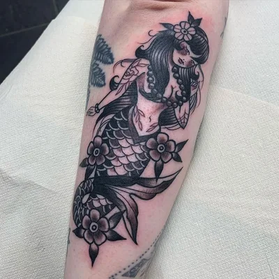 Vicky Morgan tattoo 041