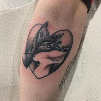 Vicky Morgan tattoo 050