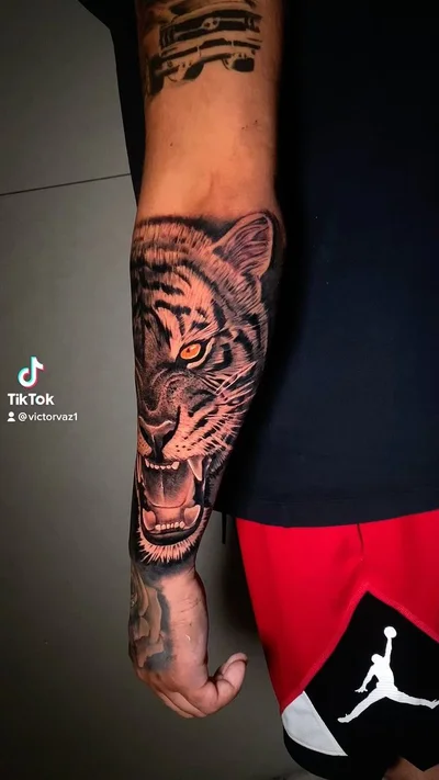 Victor Vaz tattoo 018