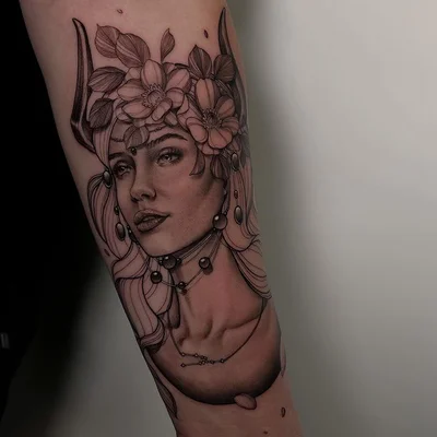 Victoria Kravec tattoo 030