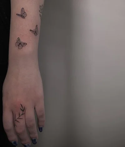 Victoria Kravec tattoo 034