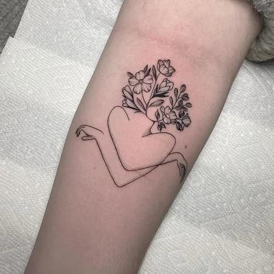 Victoria Kravec tattoo 050