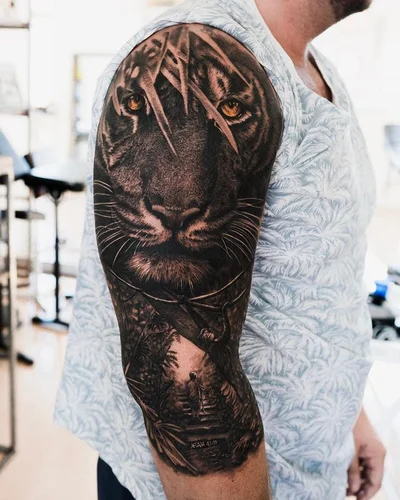 Victor Mossby tattoo 019