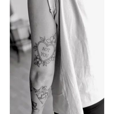 Viktoria Vitez tattoo 019