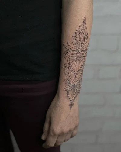 Viktoria Vitez tattoo 037