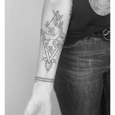 Viktoria Vitez tattoo 044