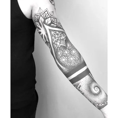 Viktoria Vitez tattoo 045