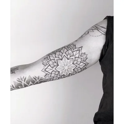 Viktoria Vitez tattoo 048