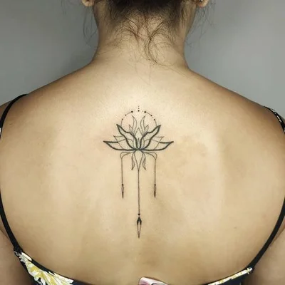 Viona Mallory tattoo 020
