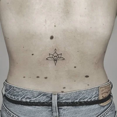 Viona Mallory tattoo 031