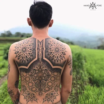 Viona Mallory tattoo 040