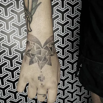 Viona Mallory tattoo 048