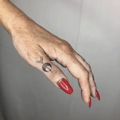 Viona Mallory tattoo 050
