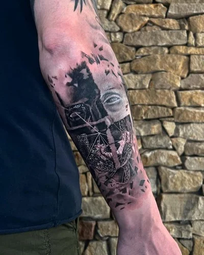 Vivien Vamosi tattoo 008