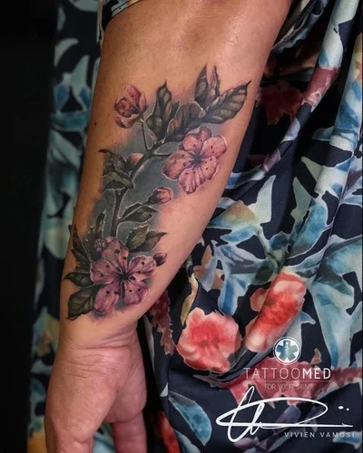 Vivien Vamosi tattoo 009