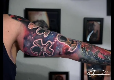 Vivien Vamosi tattoo 021