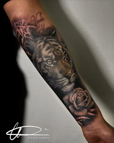 Vivien Vamosi tattoo 027