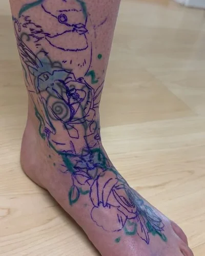 Vivien Vamosi tattoo 030