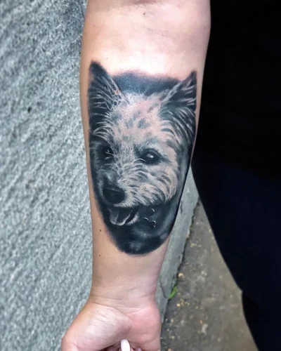 Vivien Vamosi tattoo 033