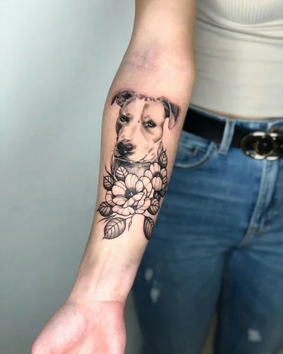 Vivien Vamosi tattoo 043