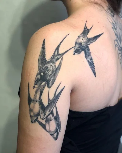 Vivien Vamosi tattoo 049