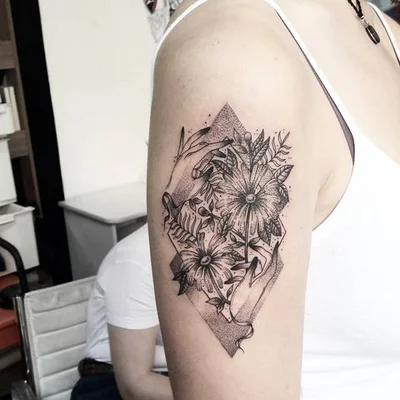 Vivian Turini tattoo 018
