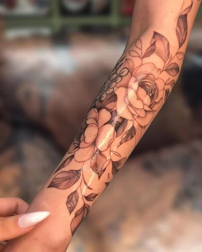 Mila Gladkova tattoo 032