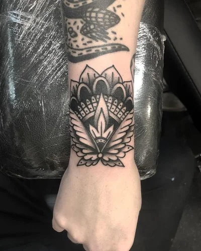 Von Long tattoo 010