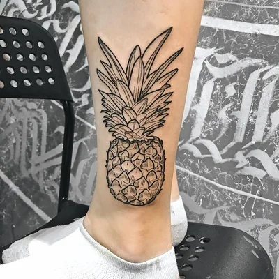 Samantha Vos tattoo 019