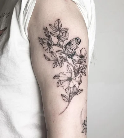 Vitoria Vilela tattoo 018