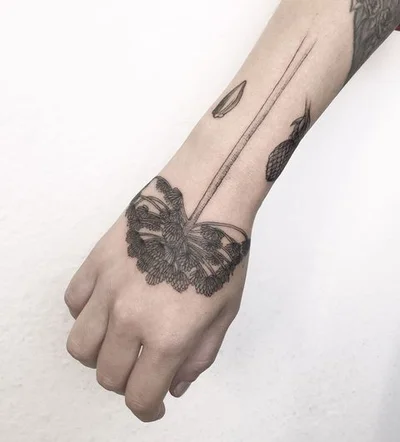 Vitoria Vilela tattoo 039