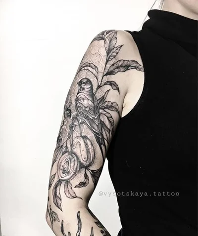 Vlada Vysotskaya tattoo 022