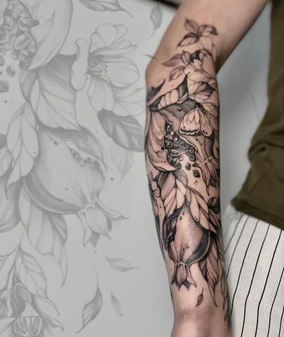 Vlada Vysotskaya tattoo 026