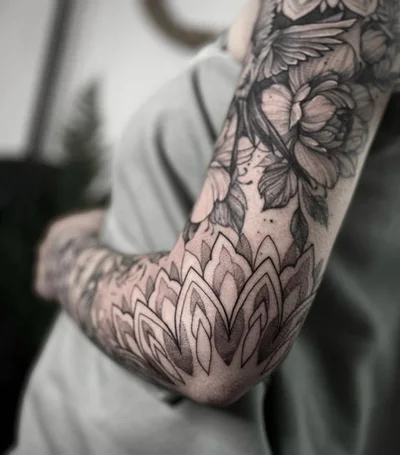 Vlada Vysotskaya tattoo 029